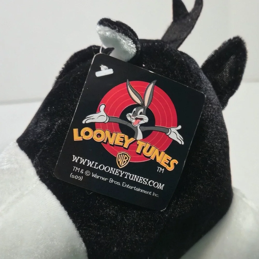 NWT Six Flags Looney Tunes Sylvester Cat Plush Stuffed Toy Warner Bros Exclusive